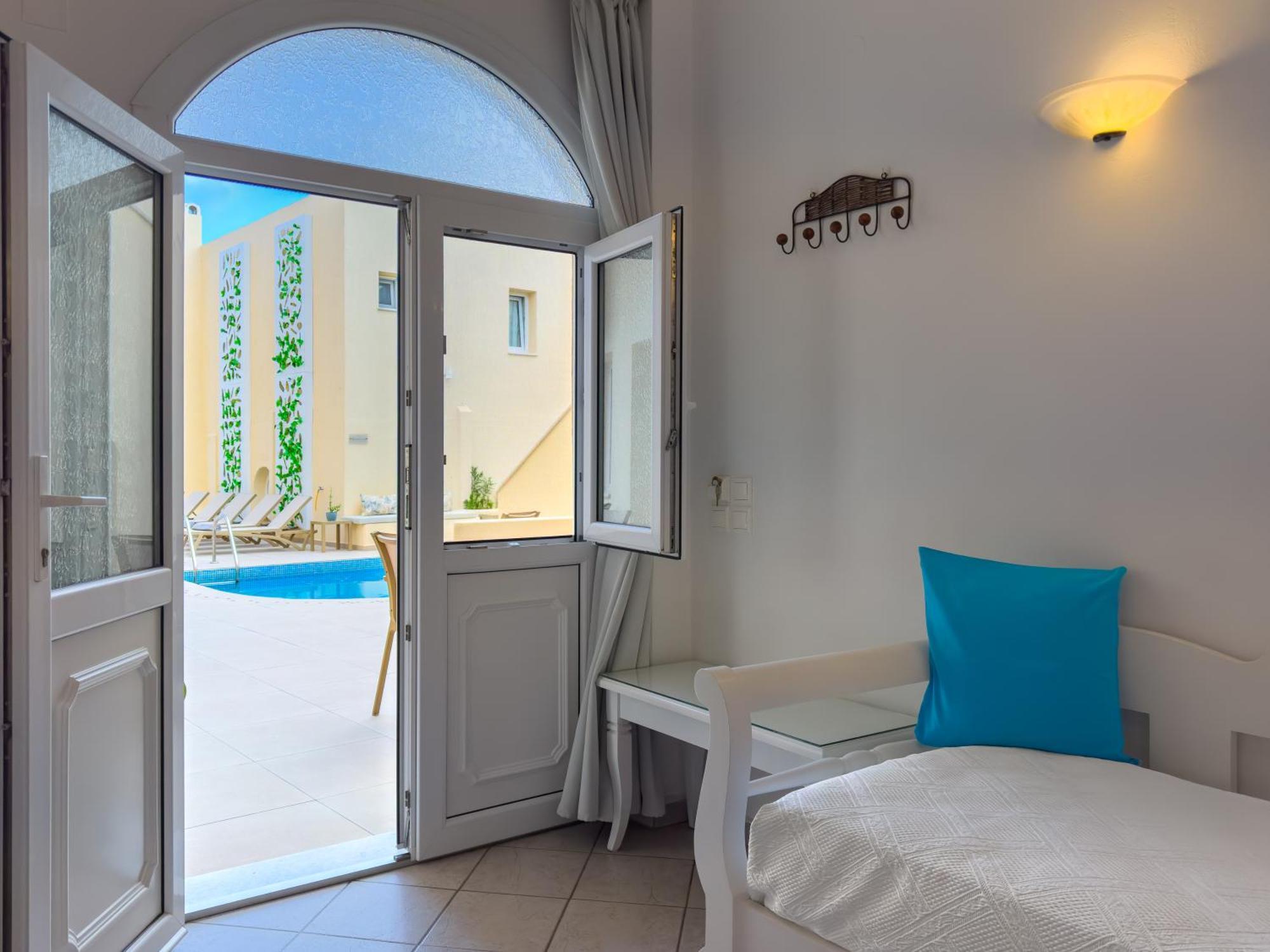 Reverie Santorini Hotel Фиростефани Экстерьер фото